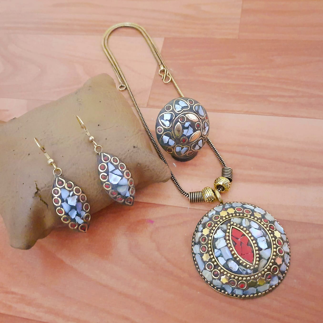 Mosaic Art Medallion Necklace Set