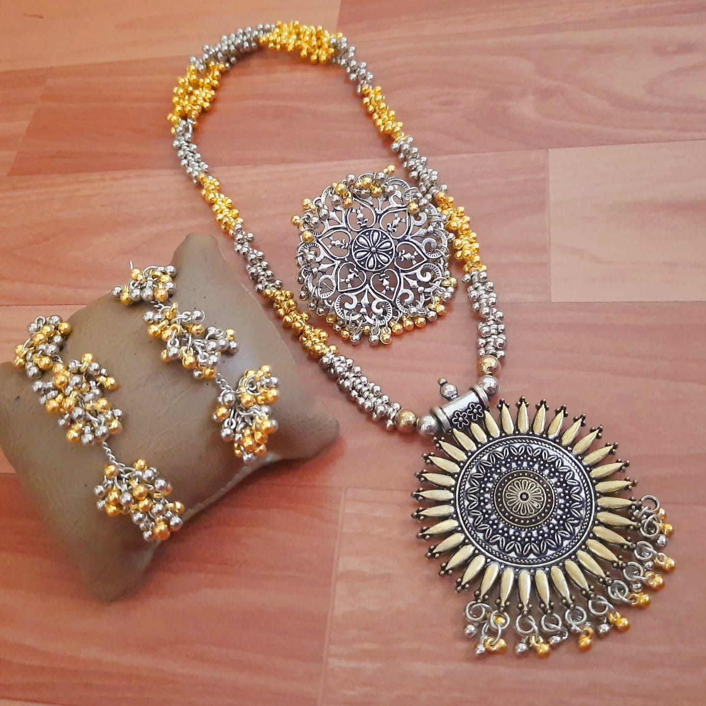 Elegant Sunburst Design Silver Jewelry Set