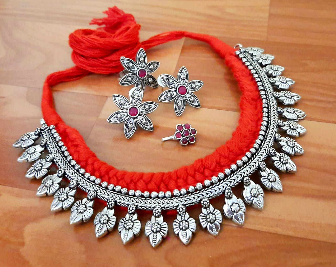 Classic Red Thread Silver Jewelry Set with Leaf Design