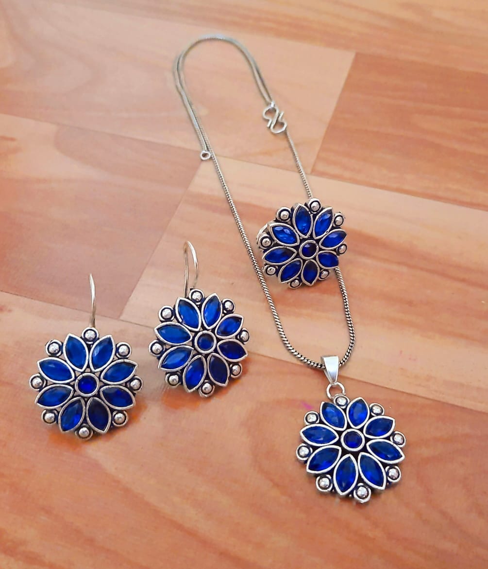 Floral Motif Silver Jewelry Set