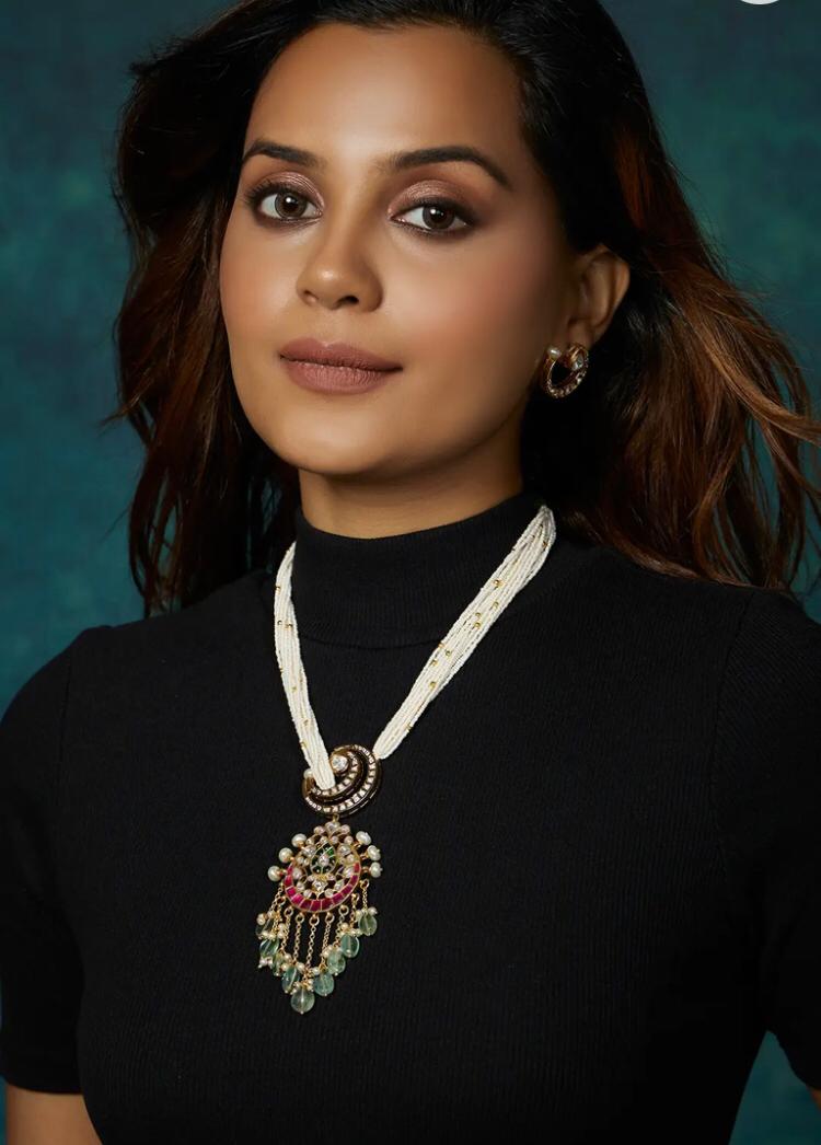 Royal Kundan Pearl Necklace Set with Emerald Accents